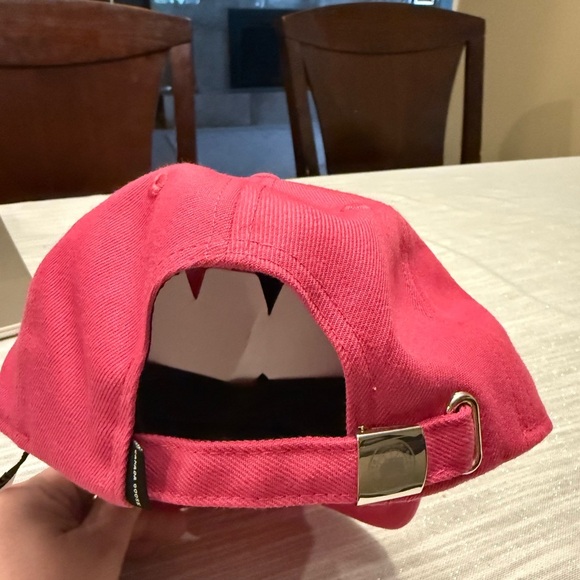Canada Goose Pink Hat Classic Six-Panel Design - Picture 3 of 6